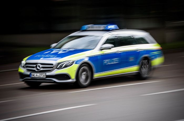 Überfall  in Stuttgart-Münster: Unbekannter greift Fußgängerin mit Axt an