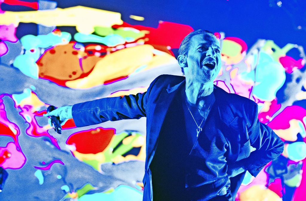 Beweglich wie eh und je: der Depeche-Mode-Sänger Dave Gahan beim Konzert in der Schleyerhalle