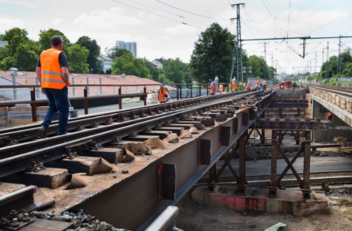 Die Bahn sieht sich eines massiven Investitionsstau gegenüber – jetzt sollen erneut Milliarden fließen. Foto: dpa/Frank Rumpenhorst