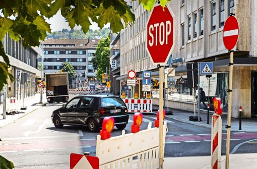 Manche Autofahrer verirren sich in die Feinstraße und müssen wieder zurück. Dabei gefährden sie manchmal Fahrradfahrer. Foto: Lichtgut/Max Kovalenko