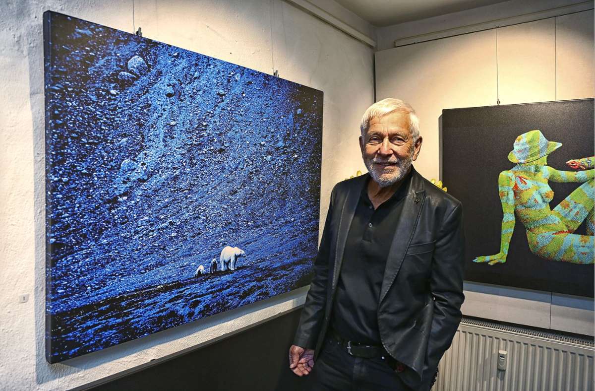 Das Werk „Blauer Planet“ zeigt drei Eisbären und ist das Lieblingsbild von Jürgen Bischoff. Foto: avanti/Ralf Poller