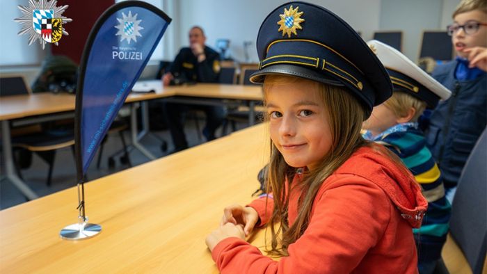 Achtjährige bewirbt sich bei Polizei – Beamte laden sie ein