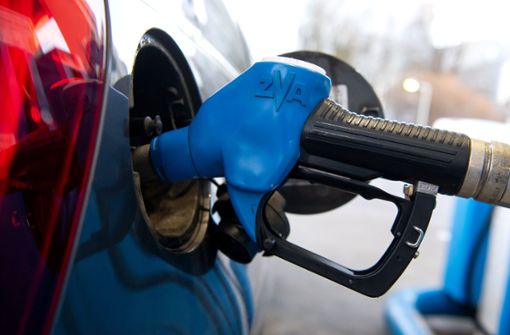 Benzin und  Diesel sind innerhalb einer Woche erneut günstiger geworden.  (Symbolfoto) Foto: dpa/Sven Hoppe