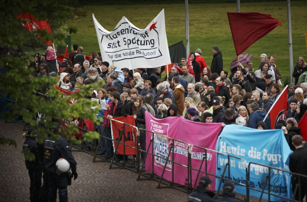 Zur Demonstration  gegen den AfD-Landesparteitag im Waiblinger Bürgerzentrum  kommen weniger Teilnehmer als erwartet.
