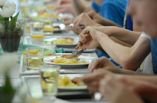 Die Landesregierung will gesünderes Essen für Kita, Schule und Kantine. Foto: dpa