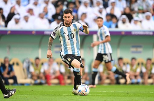 Gegen Mexiko stehen Messi und seine argentinischen Mitspieler mächtig unter Druck. Foto: imago//Takamoto Tokuhara