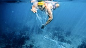 Gnadenlos zu sich selbst: André Wiersig schwimmt im Meer. Den 34 Kilometer  breiten Ärmelkanal bewältigt er in 9 Stunden und 43 Minuten. Foto: Dennis Daletzki