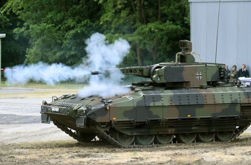 530 Puma-Schützenpanzer braucht das Heer, 350 nicht vollständig ausgestattete hat es bekommen. Solche Lücken will das Verteidigungsministerium nun schließen – und den Rüstungsetat bis 2024 gegenüber 2014 fast verfünffachen. Foto: dpa