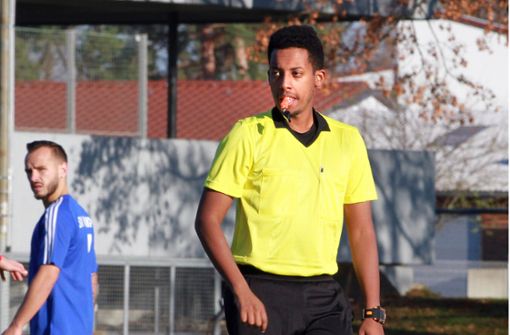 Jonathan Woldai hat mit 16 Jahren als Schiedsrichter begonnen und sich kontinuierlich nach oben gearbeitet. Foto: Yavuz Dural