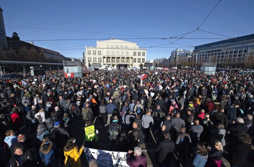 Zehntausende haben vergangenes Wochenende in der Leipziger Innenstadt gegen die Corona-Maßnahmen demonstriert. Foto: dpa/Sebastian Kahnert
