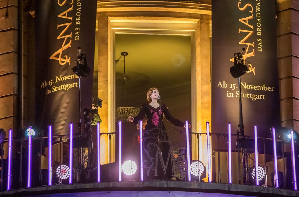 Judith Caspari gab auf dem Schlossplatz schon mal einen Vorgeschmack auf das Musical „Anastasia“.
