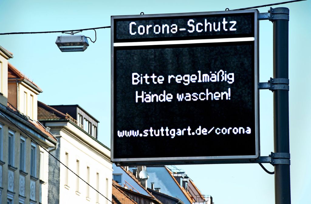 Auch die elektronischen  Warntafeln in der Stadt stehen ganz im Zeichen der Corona-Krise.  Die CDU plädiert dafür, das Fahrverbot  auszusetzen. Foto: Lichtgut/Leif Piechowski