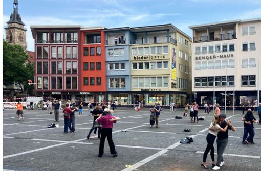 Protest-Tanz auf dem Marktplatz: Die Tango-Szene in Stuttgart  ist in ihrer Existenz bedroht. Foto: Lichtgut/Max Kovalenko