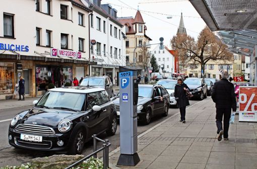 Die Epplestraße ist oft zugeparkt. Foto: T. Baur