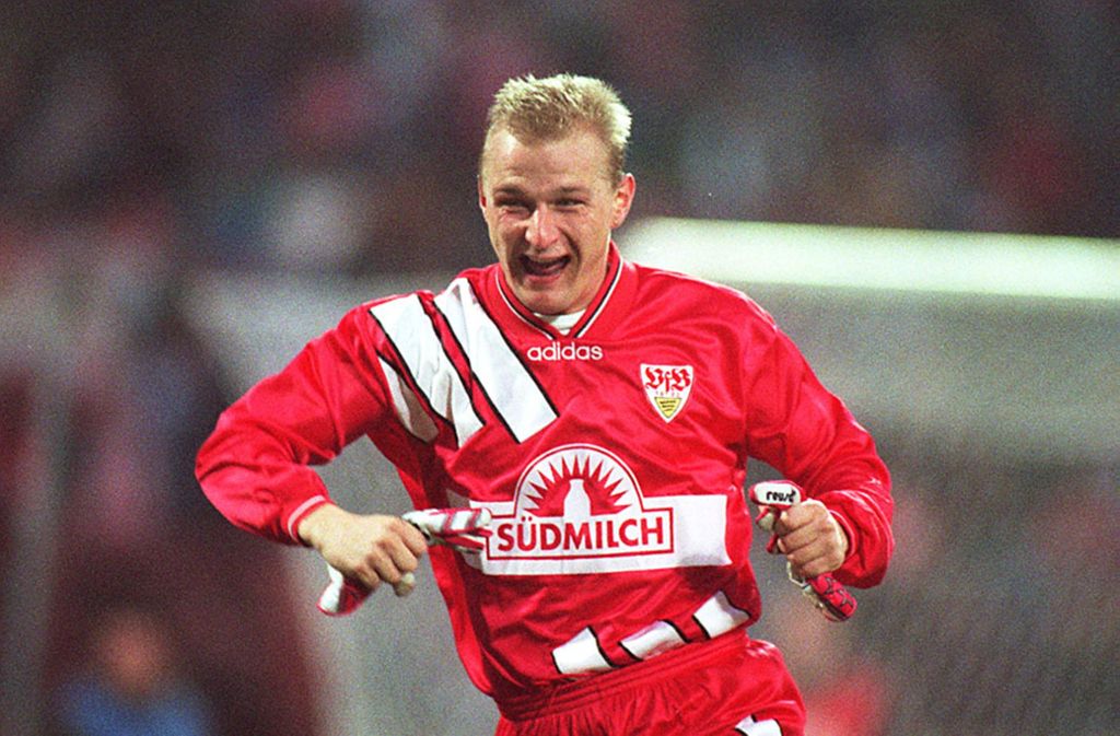 Axel Kruse bringt den VfB Stuttgart am 30. März 1996 gegen den FC St. Pauli mit 1:0 in Führung (19.). Martin Driller gelingt in der 71. Minute der Ausgleich.