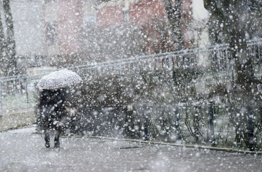 „Friederike“ bringt glatte Straßen, Schneeregen und Sturm mit sich. Foto: dpa