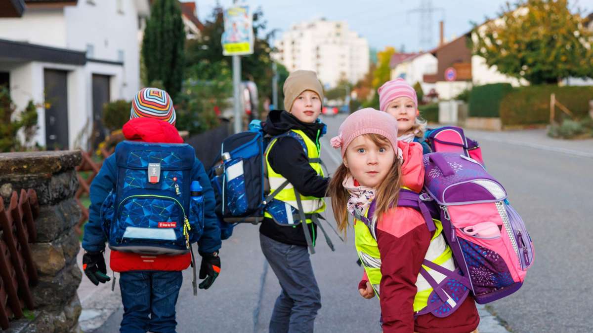 „Bus auf Beinen“ statt Elterntaxis: In Holzgerlingen fährt der Fußbus zur Schule
