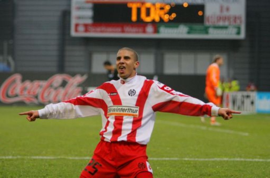 Zurück nach Mainz: Mohamed Zidan kehrt von Borussia Dortmund zu seinem früheren Klub FSV Mainz 05 zurück. Der Ägypter unterschrieb einen Vertrag bis zum 30. Juni 2012 mit einer Option bis Juni 2014.