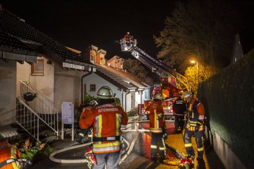 Rettungskräfte konnten den Mann bei dem Brand in Steinheim nur noch leblos vorfinden.  Foto: 7aktuell/Simon Adomat
