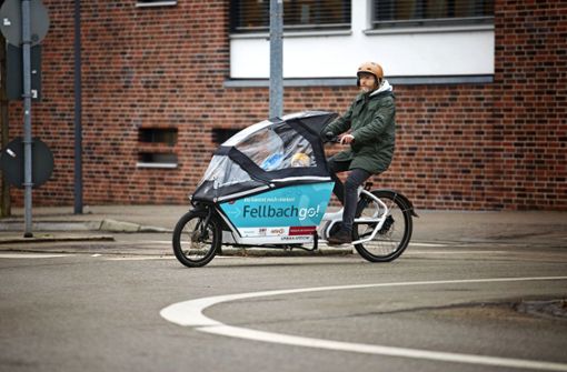 Willi Remel hat mit seiner Familie das Lastenrad ausgeliehen und sowohl Alltagswege als auch Ausflüge damit bestritten. Foto: Gottfried Stoppel