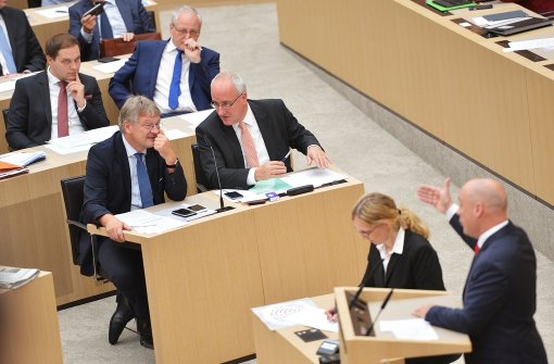 Der AfD-Vorsitzende Jörg Meuthen (links) im Stuttgarter Landtag. am Dienstag will sich die AfD wieder mit der abgespaltenen ABW zusammentun. (Archivfoto) Foto: dpa