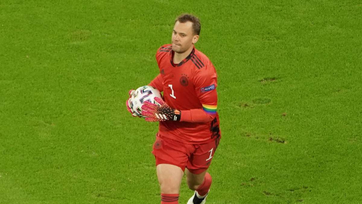England gegen Deutschland bei der EM 2021 Englands Kapitän Kane trägt wie Neuer die Regenbogen-Binde