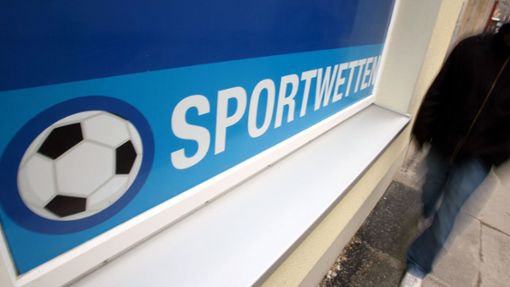 Bei Sportwetten hat der Beschuldigte Tausende Euro  verspielt. Foto: dpa/Karl-Josef Hildenbrand