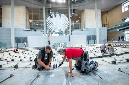 Der Plenarsaal des Bundestags bekommt einen neuen Teppichboden Foto: dpa