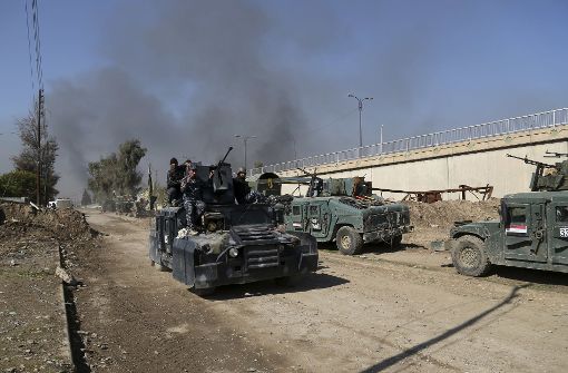 Irakische Sicherheitskräfte rücken bei Mossul gegen Stellungen der Terrormiliz Islamischer Staat vor. Foto: AP