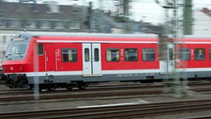 Zwei Männer haben sich in einer S-Bahn nach Marbach heftig gestritten (Symbolbild). Foto: dpa