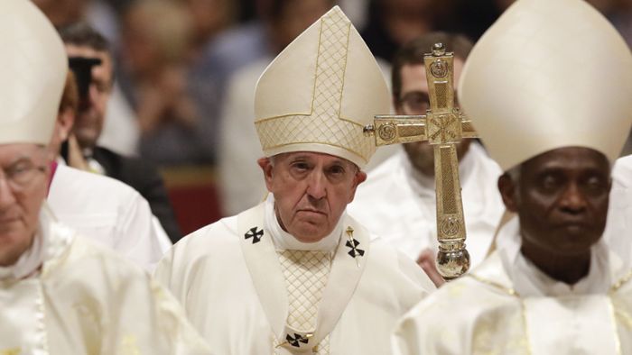 Petersdom bröckelt bei Papstmesse
