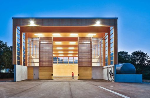 Holzbauten – wie hier die Salzlagerhalle in Geislingen – sind nicht nur ökologisch interessant, sondern können auch einen besonderen ästhetischen Reiz entfalten. Foto: Martin Duckek
