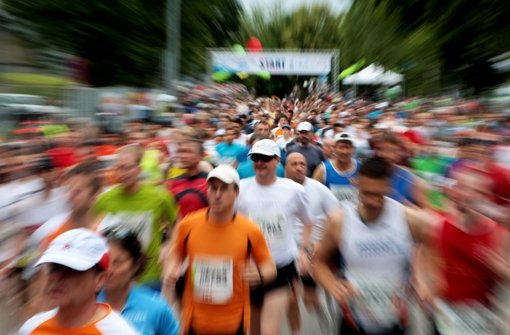 Läufer beim Start des Stuttgart-Lauf Foto: Pressefoto Baumann
