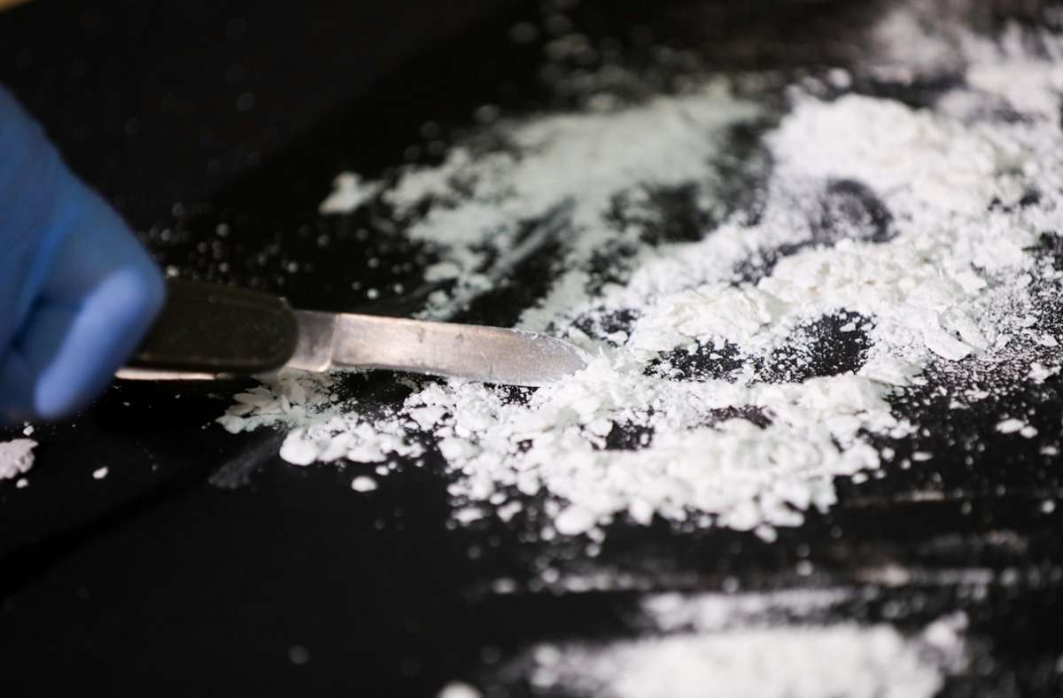 Ein 43-Jähriger soll unter anderem Kokain verkauft haben (Symbolbild). Foto: dpa/Christian Charisius