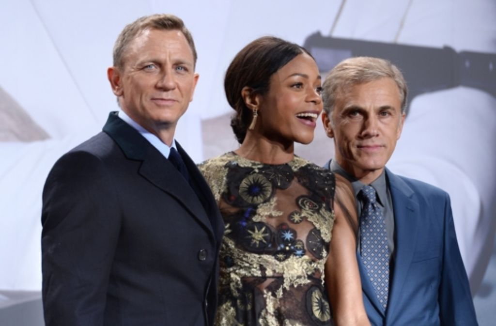 Verzückten die Fans bei der „Spectre“-Deutschland-Premiere: James-Bond-Darsteller Daniel Craig, Naomi Harris und Christoph Waltz. Wir haben die Bilder.