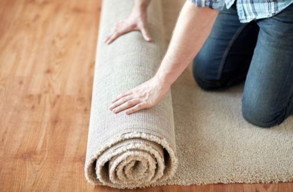 ...Teppich verhindert diesen Effekt. Deshalb große und schwere Teppiche in der heißen Jahreszeit lieber beiseiteschaffen.