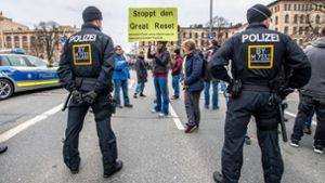 Verschwörungsgläubige bei einer Demonstration in München. Foto: imago/ZUMA Wire