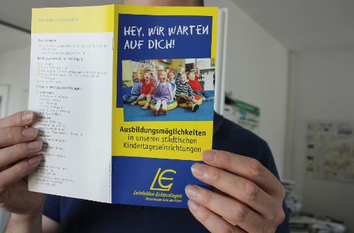 Mit diesem Flugblatt wirbt die Stadt L.-E.  um pädagogische Nachwuchskräfte. Foto: N.  Kanter