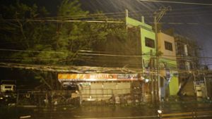 Taifun trifft im Norden der Philippinen auf Land