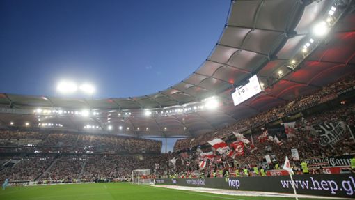 Die MHP-Arena ist zur steten Feierzone geworden. Der VfB Stuttgart begeistert sportlich nicht nur die eigenen Fans. Foto: Pressefoto Baumann/Hansjürgen Britsch