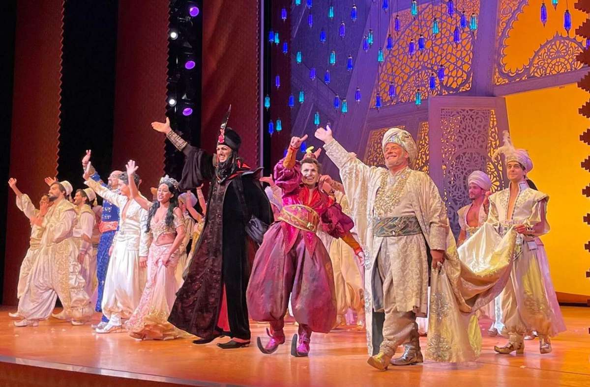 Schlussapplaus beim Neustart von „Aladdin“ am Dienstagabend im Apollo-Theater. Foto: /ubo
