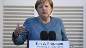 Bundeskanzlerin Angela Merkel will von Russland Antworten. Foto: AP/Chrisrophe Simon