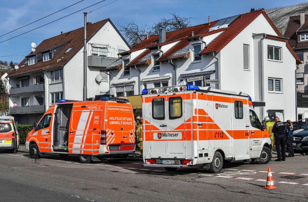 In einem Wohnhaus in Esslingen ist eine Familie ums Leben gekommen.