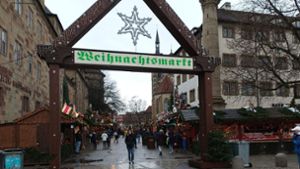 Ist der Stuttgarter Weihnachtsmarkt auch mit kleinem Budget einen Ausflug wert? Foto: Marius Lang