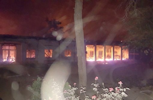 Die Klinik in Kundus stand in Flammen. Foto: dpa