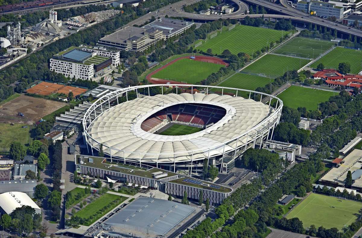 Anders als in München kann die Stuttgarter Arena nicht ohne Weiteres farbig angestrahlt werden. Foto: imago