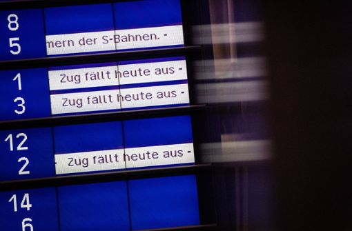 Im  Personenverkehr  soll der Ausstand der Lokführer bis  Mittwochmorgen, 2 Uhr, andauern. Foto: dpa/Christoph Schmidt