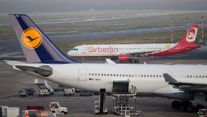 Nach der Übernahme von Teilen der Air Berlin durch die Lufthansa fühlen sich viele Mitarbeiter im Stich gelassen. Foto: dpa