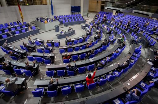 Die Klägerinnen wollen, dass es im Bundestag mehr weibliche Abgeordnete gibt. (Symbolbild) Foto: dpa/Christoph Soeder