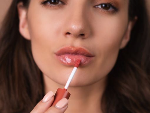 Lippen mit Honig-Glanz liegen im Trend. Foto: KK_face/Shutterstock.com
